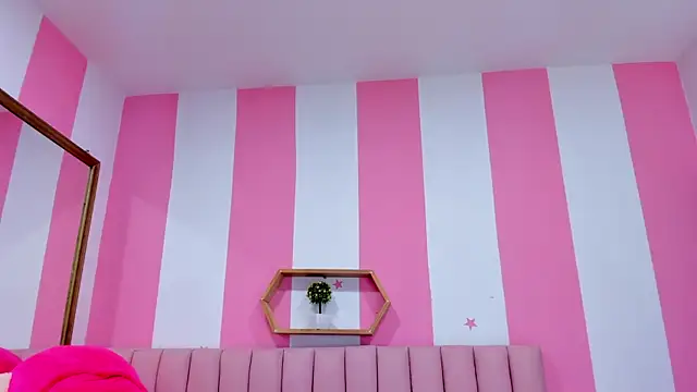 ISABELLA 020 online show from 09.15.25