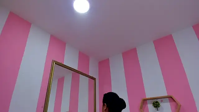 ISABELLA 020 online show from 10.21.25