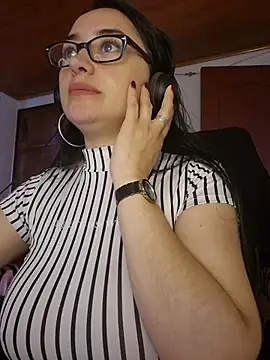 preetypeach online show from 10.30.25