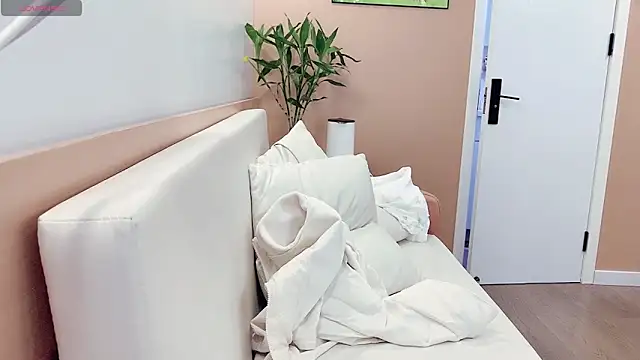 Snapshot of AKiKi711 chatting on 02.16.26 AKiKi711 online show from 02.16.26