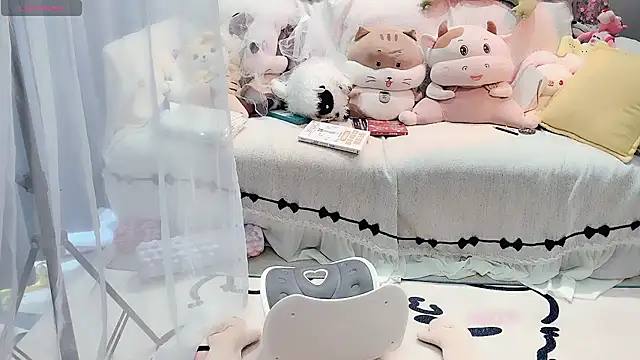 Snapshot of AKiKi711 chatting on 04.02.26 AKiKi711 online show from 04.02.26