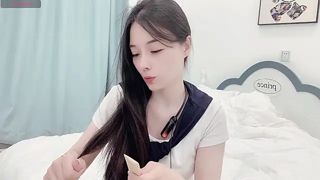 Snapshot of AKiKi711 chatting on 04.14.26 AKiKi711 online show from 04.14.26