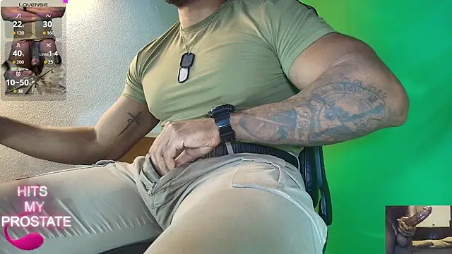 Snapshot of hot_black3 chatting on 12.01.25 hot black3 online show from 12.01.25