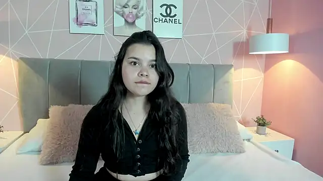 Snapshot of zara__sweet chatting on 01.14.25 zara sweet online show from 01.14.25