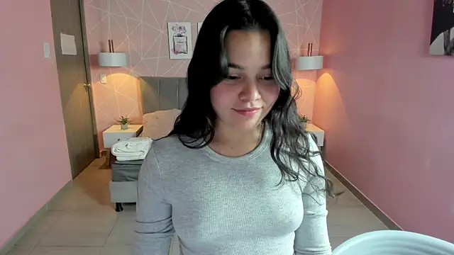 Snapshot of zara__sweet chatting on 01.21.25 zara sweet online show from 01.21.25