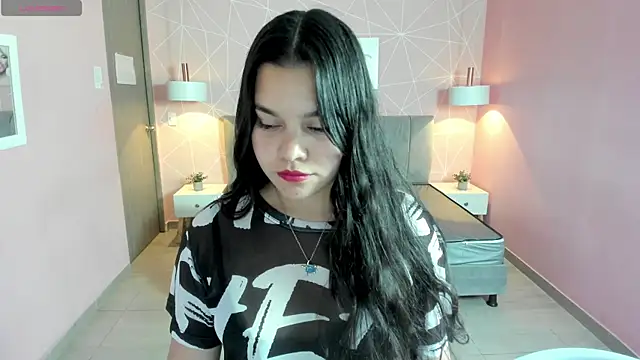 Snapshot of zara__sweet chatting on 02.08.25 zara sweet online show from 02.08.25