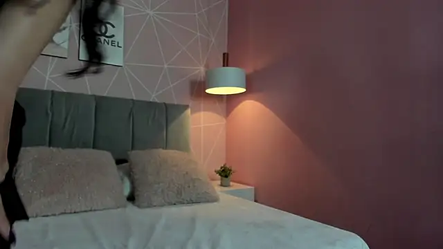 Snapshot of zara__sweet chatting on 02.08.25 zara sweet online show from 02.08.25