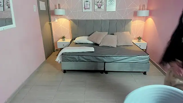 Snapshot of zara__sweet chatting on 02.10.25 zara sweet online show from 02.10.25