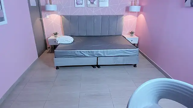 Snapshot of zara__sweet chatting on 02.14.25 zara sweet online show from 02.14.25