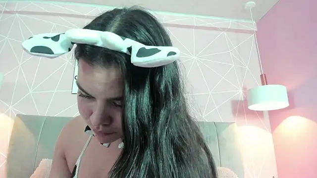 Snapshot of zara__sweet chatting on 02.25.25 zara sweet online show from 02.25.25