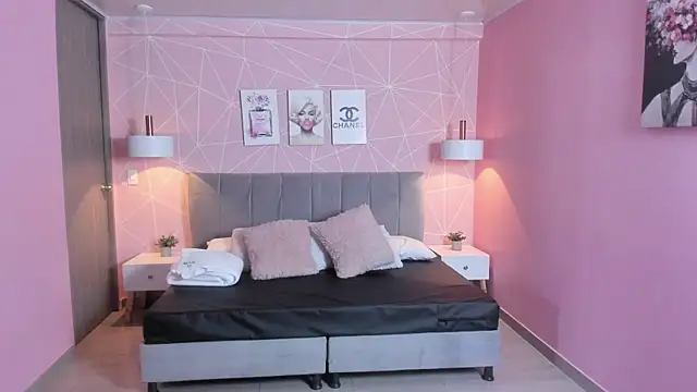 Snapshot of zara__sweet chatting on 09.24.25 zara sweet online show from 09.24.25