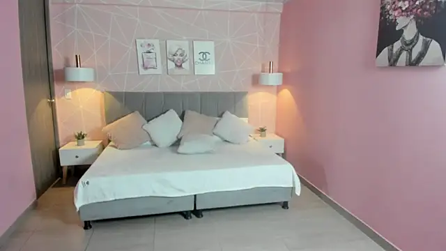 Snapshot of zara__sweet chatting on 10.09.25 zara sweet online show from 10.09.25