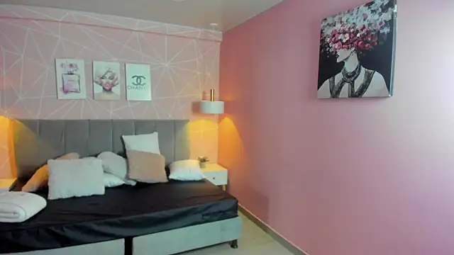 Snapshot of zara__sweet chatting on 10.23.25 zara sweet online show from 10.23.25