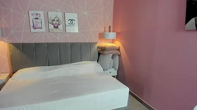 Snapshot of zara__sweet chatting on 10.24.25 zara sweet online show from 10.24.25