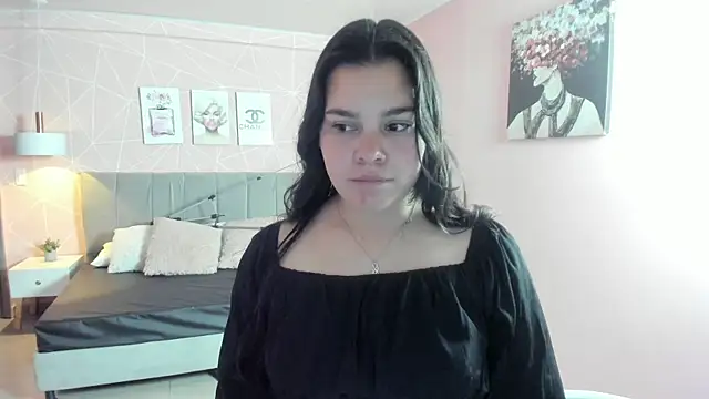 Snapshot of zara__sweet chatting on 10.31.25 zara sweet online show from 10.31.25