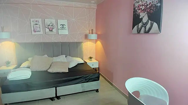 Snapshot of zara__sweet chatting on 11.11.25 zara sweet online show from 11.11.25