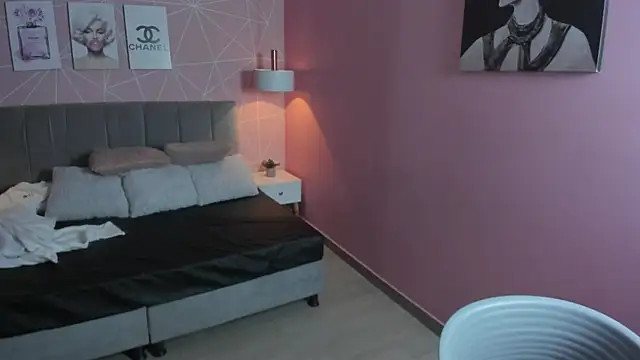 Snapshot of zara__sweet chatting on 11.21.25 zara sweet online show from 11.21.25