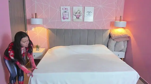 Snapshot of zara__sweet chatting on 11.26.25 zara sweet online show from 11.26.25