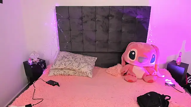 Kylie2211 online show from 10.24.25