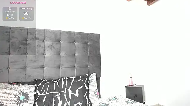 Kylie2211 online show from 11.13.25