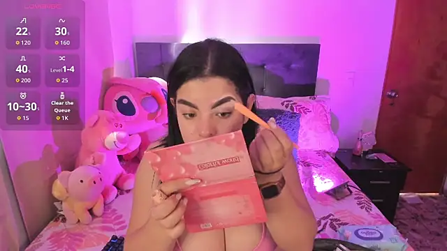 Snapshot of Kylie2211 chatting on 02.04.26 Kylie2211 online show from 02.04.26