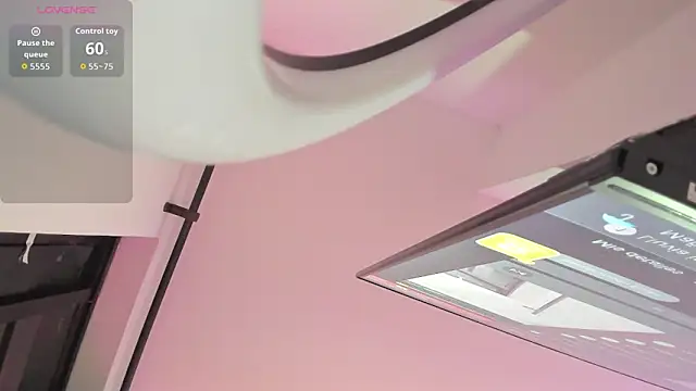 Snapshot of Kylie2211 chatting on 02.12.26 Kylie2211 online show from 02.12.26