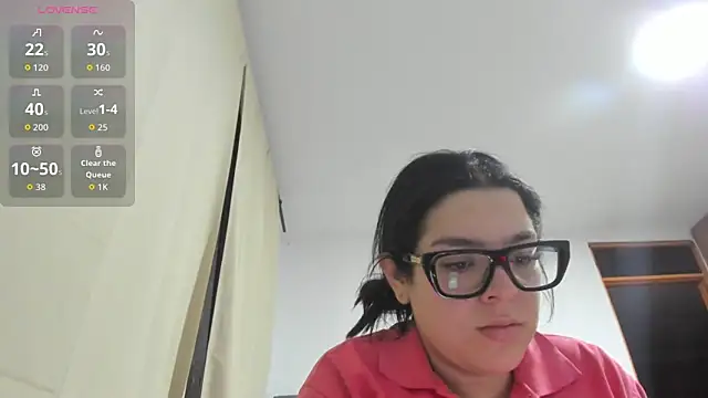 Snapshot of Kylie2211 chatting on 06.09.26 Kylie2211 online show from 06.09.26