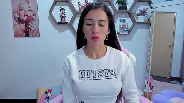 Snapshot of SharonSander chatting on 02.12.25 SharonSander online show from 02.12.25