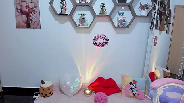 Snapshot of SharonSander chatting on 03.13.25 SharonSander online show from 03.13.25