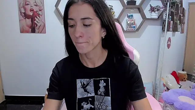 Snapshot of SharonSander chatting on 03.23.25 SharonSander online show from 03.23.25