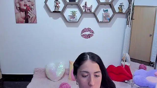 Snapshot of SharonSander chatting on 05.15.26 SharonSander online show from 05.15.26