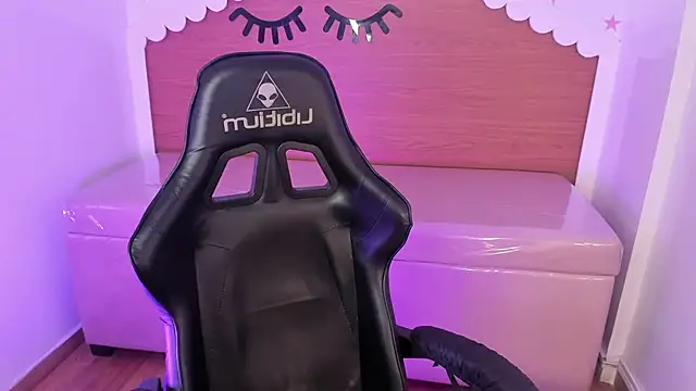 Snapshot of carlie_mayer_v chatting on 09.16.25 carlie mayer v online show from 09.16.25