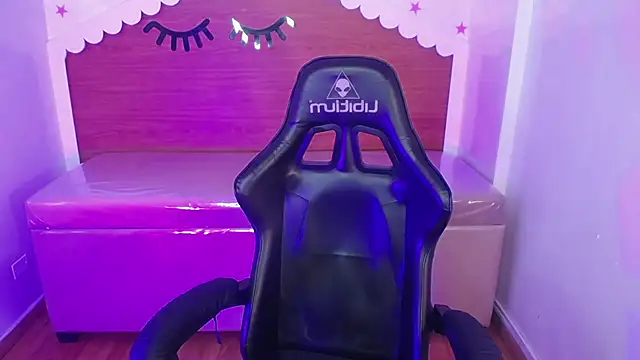 Snapshot of carlie_mayer_v chatting on 09.30.25 carlie mayer v online show from 09.30.25