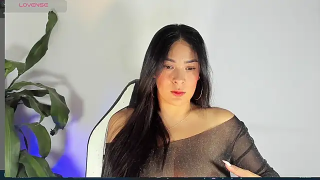 bella hadid1  online show from 03.04.25