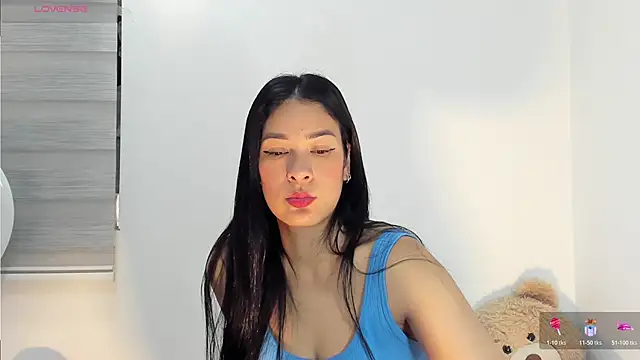 bella hadid1  online show from 11.15.25