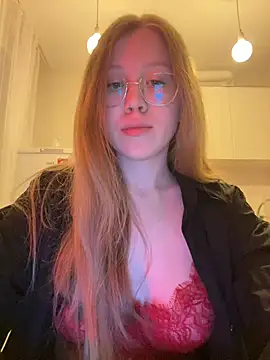 Snapshot of Eva_Weyne chatting on 02.04.25 Eva Weyne online show from 02.04.25