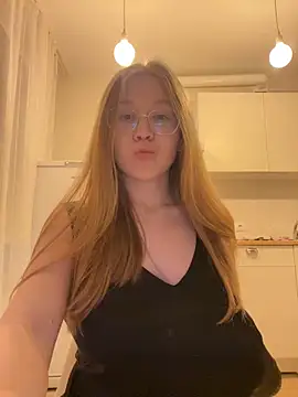 Snapshot of Eva_Weyne chatting on 11.02.25 Eva Weyne online show from 11.02.25