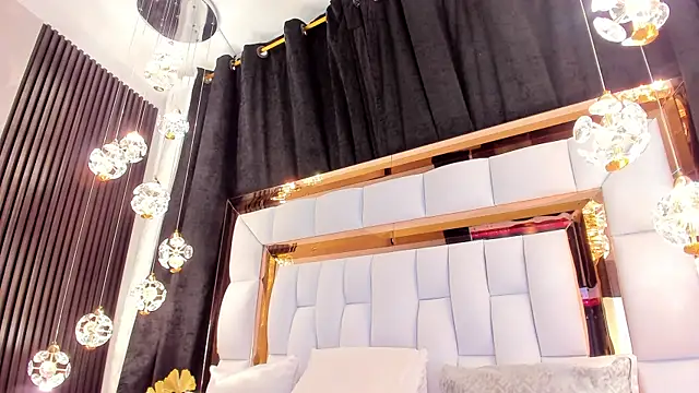 SarayRoyse online show from 03.17.25