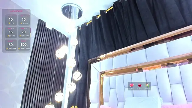 SarayRoyse online show from 11.21.25