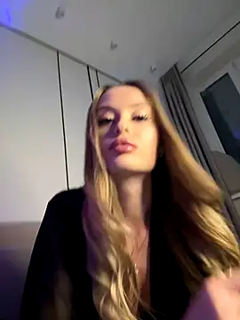 Snapshot of Sweet__Milly chatting on 10.24.25 Sweet Milly online show from 10.24.25