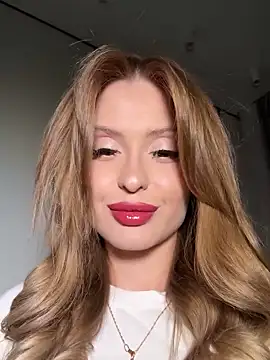 Snapshot of Sweet__Milly chatting on 12.17.25 Sweet Milly online show from 12.17.25