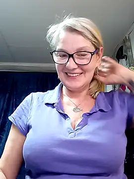 Snapshot of irinamaux chatting on 04.16.26 irinamaux online show from 04.16.26