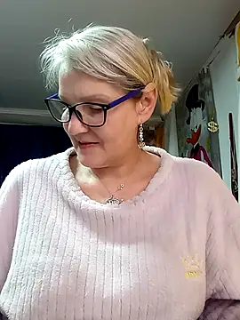Snapshot of irinamaux chatting on 04.17.26 irinamaux online show from 04.17.26