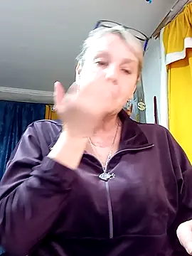 Snapshot of irinamaux chatting on 04.18.26 irinamaux online show from 04.18.26