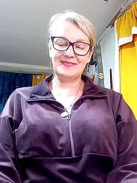 Snapshot of irinamaux chatting on 04.18.26 irinamaux online show from 04.18.26