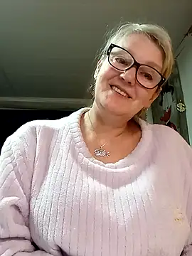 Snapshot of irinamaux chatting on 04.21.26 irinamaux online show from 04.21.26