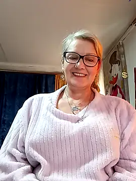 Snapshot of irinamaux chatting on 04.23.26 irinamaux online show from 04.23.26