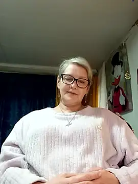 Snapshot of irinamaux chatting on 04.23.26 irinamaux online show from 04.23.26