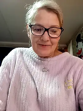 Snapshot of irinamaux chatting on 04.26.26 irinamaux online show from 04.26.26