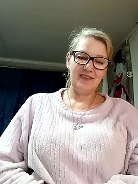 Snapshot of irinamaux chatting on 04.27.26 irinamaux online show from 04.27.26